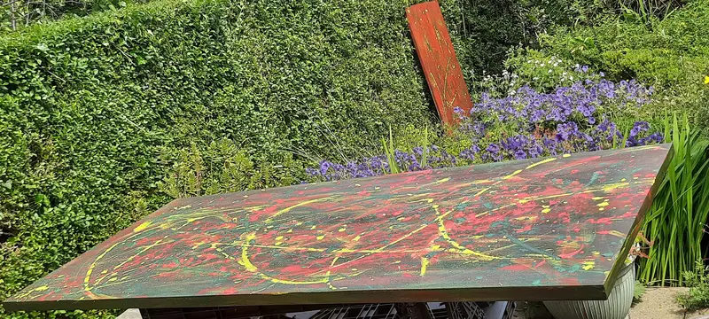 The pimping started - restoration of a drab wardrobe door,
with a green acrylic base and abstract expressionist energy