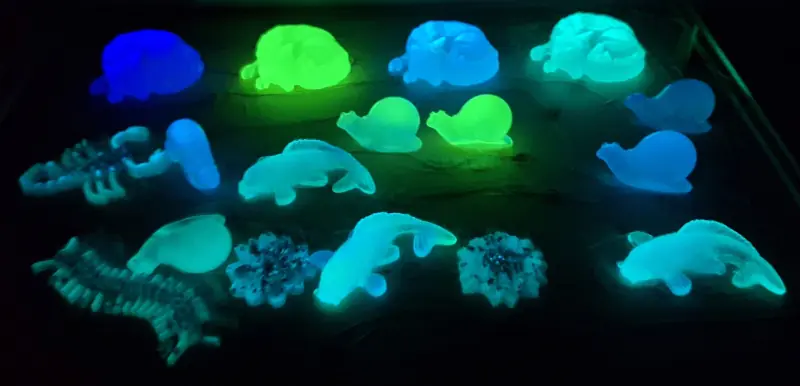 Miscellaneous small glow in the dark epoxy resin pieces
